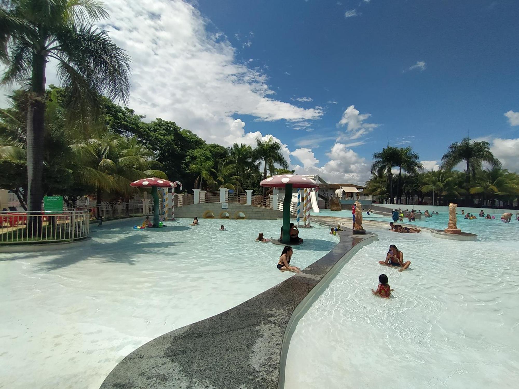 Lacqua Diroma, Mais Parque Acquatico Com Piscina De Ondas Caldas Novas Buitenkant foto